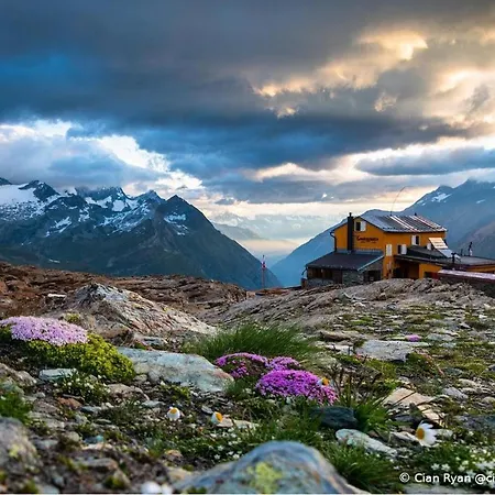 3030 Gandegg, Gandegghütte *